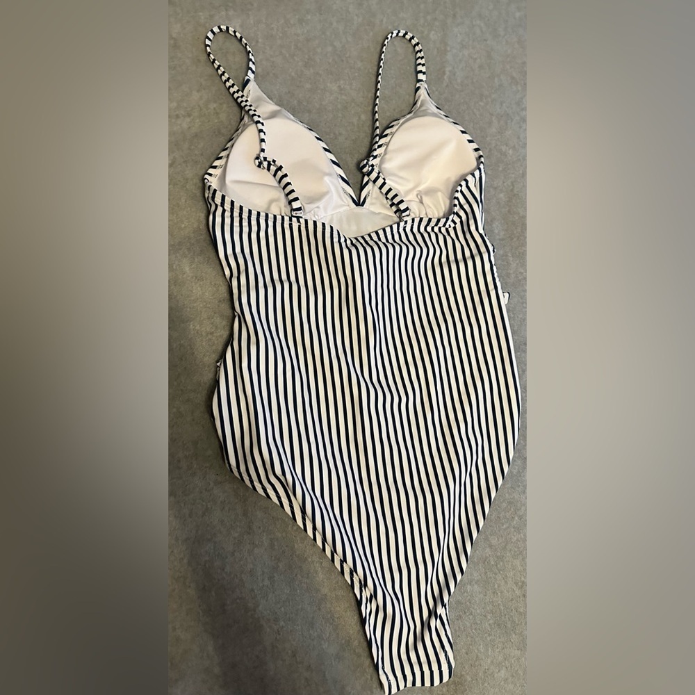NWT CUPSHE One Piece Swimsuit Tummy Control V white blue vertical stripes size S - Picture 3 of 4